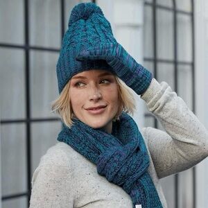 NWOT Cozy Blue and Purple Knit Hat, Scarf, and Gloves Set